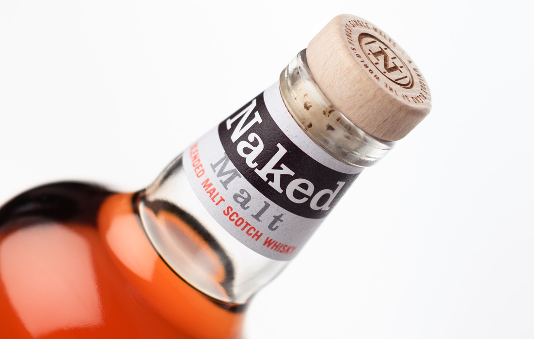 PrimeDrinks está a distribuir no mercado nacional este novo whisky, chamado Naked Malt