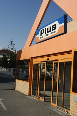 Plus comemora 5.º aniversário em Portugal 